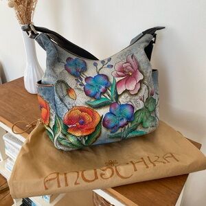 Anuschka Classic hobo bag with side pockets